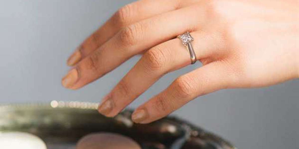 Crafting the Perfect Engagement Ring Experience